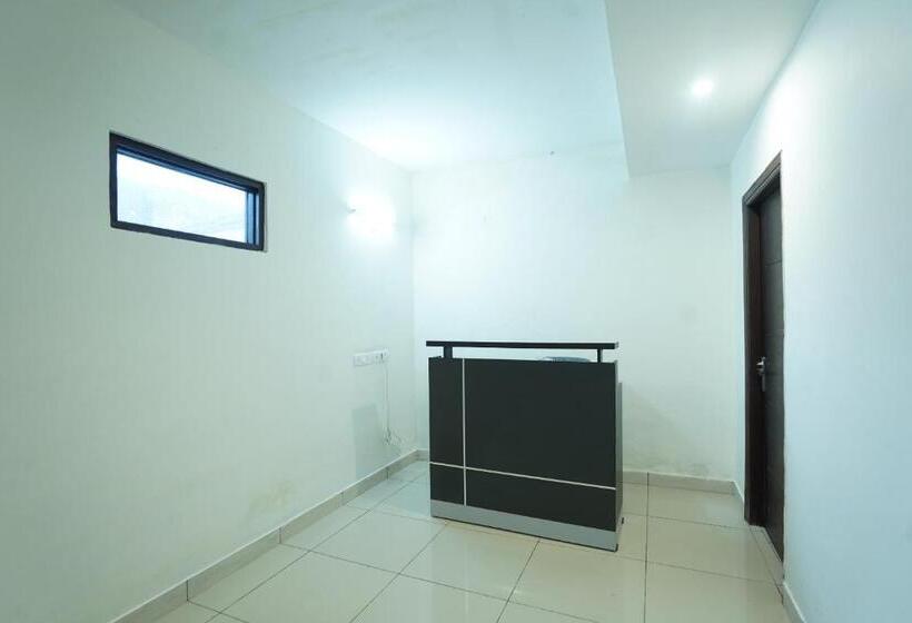 בית מלון כפרי Oyo 86335  Grey Orchid