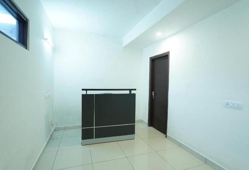 בית מלון כפרי Oyo 86335  Grey Orchid