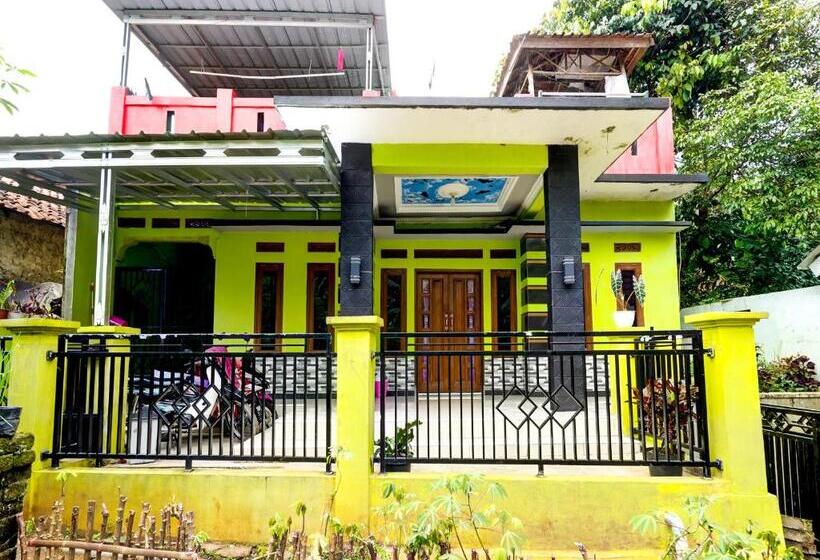 בית מלון כפרי Oyo Homes 90918 Eco Tourism Geopark Gunung Masigit Homestay Syariah