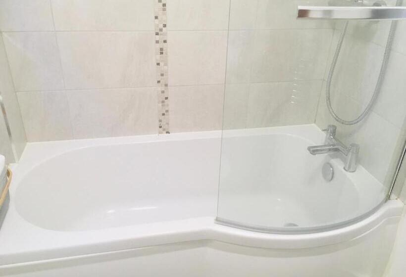 Huntingdon Apartment