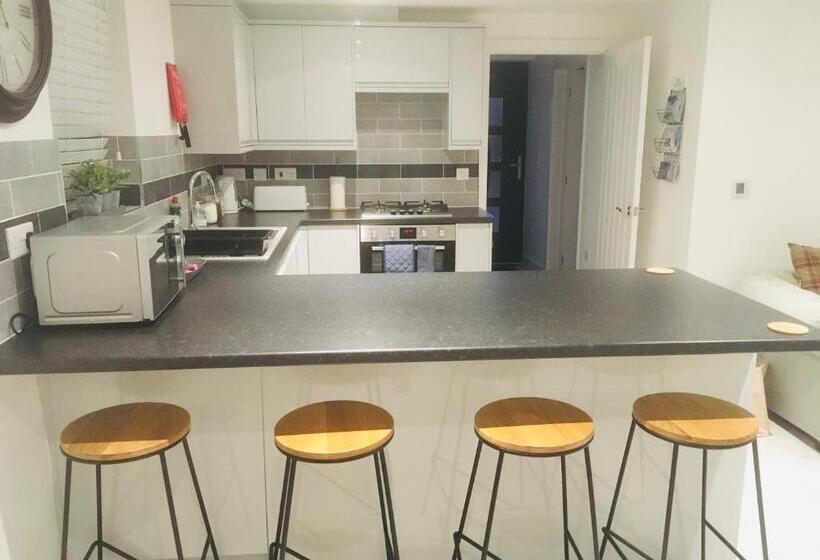 Huntingdon Apartment