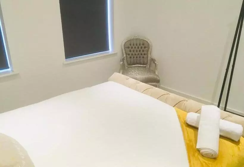 Huntingdon Apartment