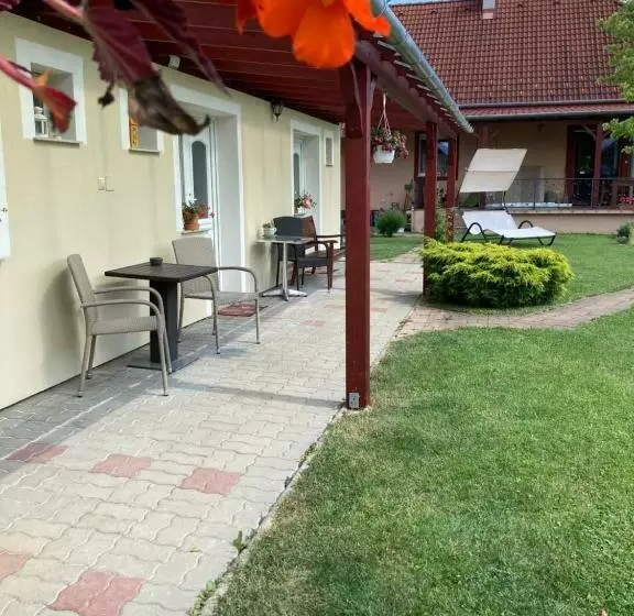 ペンション Alpok Tava Vendégház