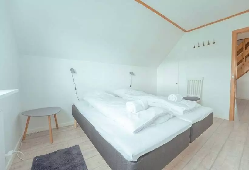 Sea View Apt / Central / Spacious / Free Parking