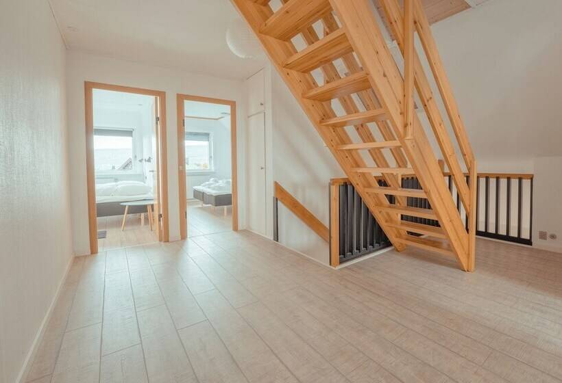 Sea View Apt / Central / Spacious / Free Parking