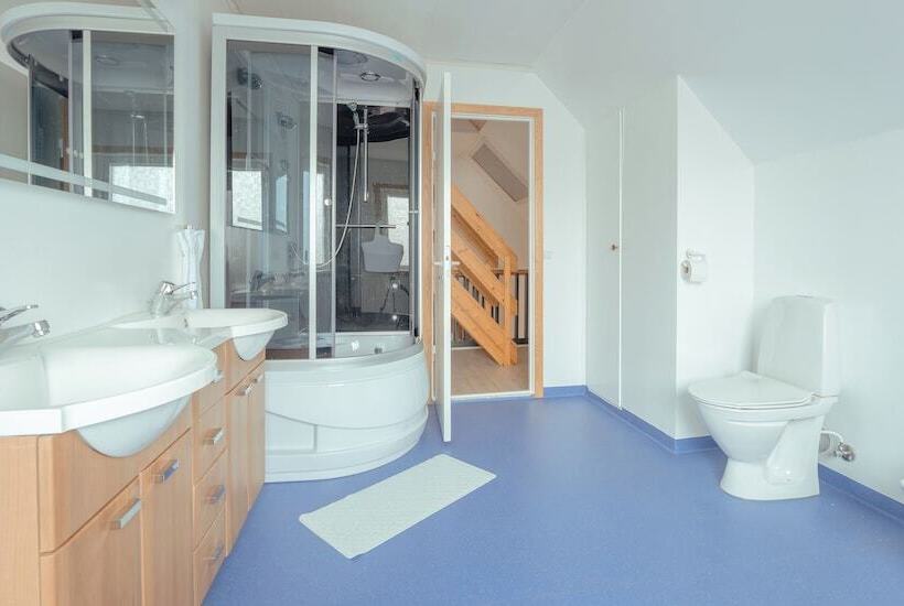 Sea View Apt / Central / Spacious / Free Parking