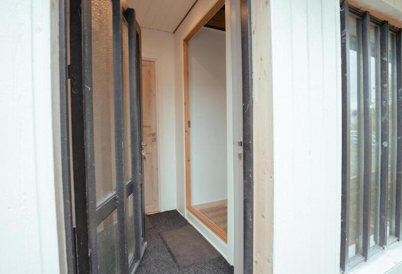 Sea View Apt / Central / Spacious / Free Parking