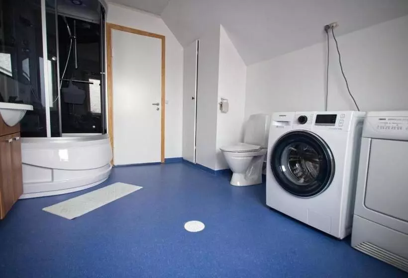 Sea View Apt / Central / Spacious / Free Parking