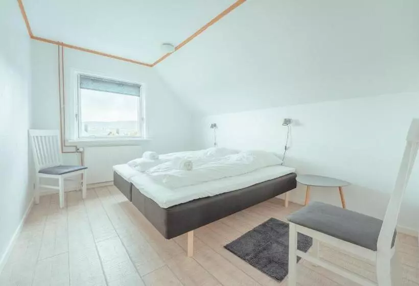 Sea View Apt / Central / Spacious / Free Parking