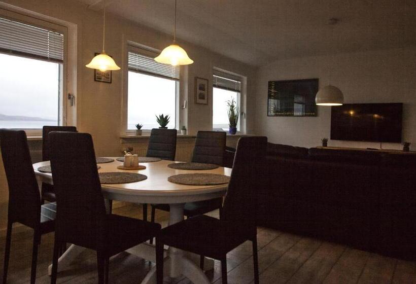 Sea View Apt / Central / Spacious / Free Parking