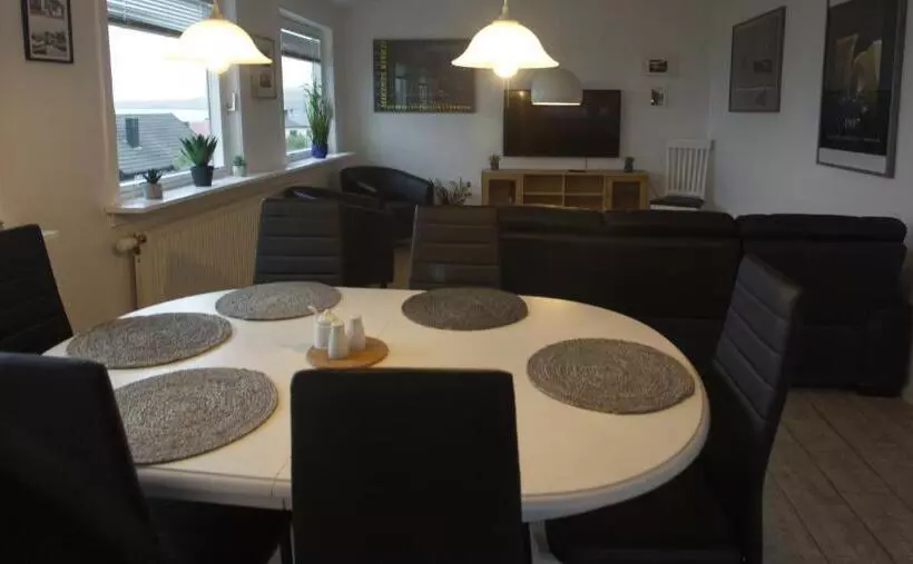 Sea View Apt / Central / Spacious / Free Parking