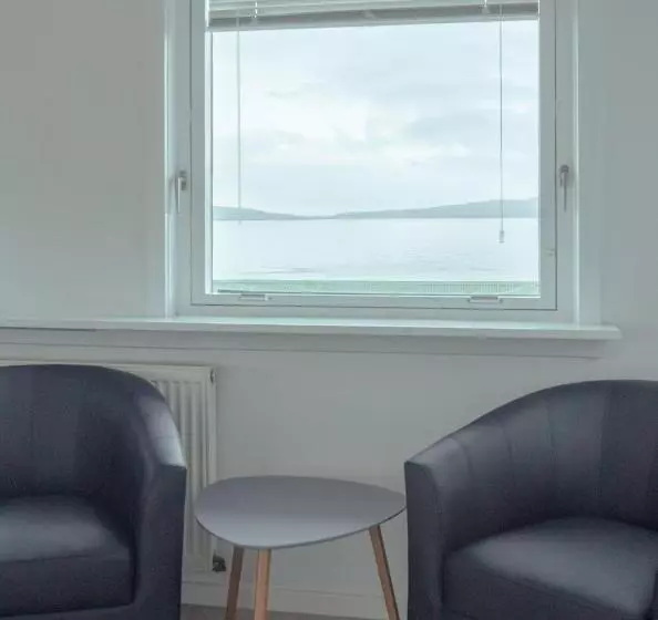 Sea View Apt / Central / Spacious / Free Parking