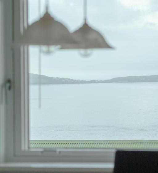 Sea View Apt / Central / Spacious / Free Parking