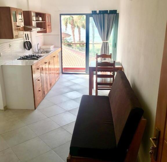 Surfzone Beachside Apartments