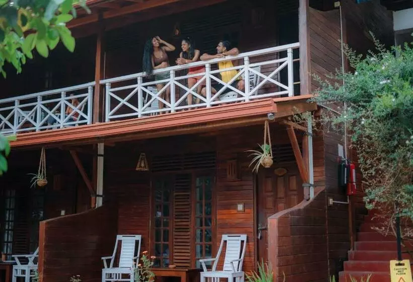 Hotelli Wood Lodge Mirissa