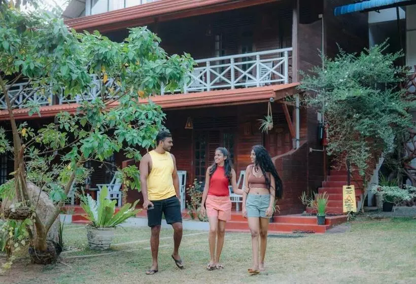 Hotelli Wood Lodge Mirissa