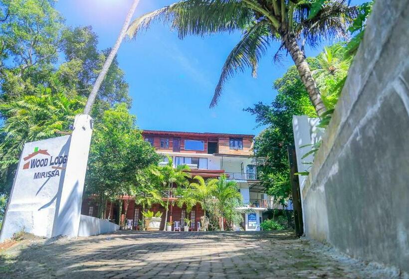בית מלון כפרי Wood Lodge Mirissa