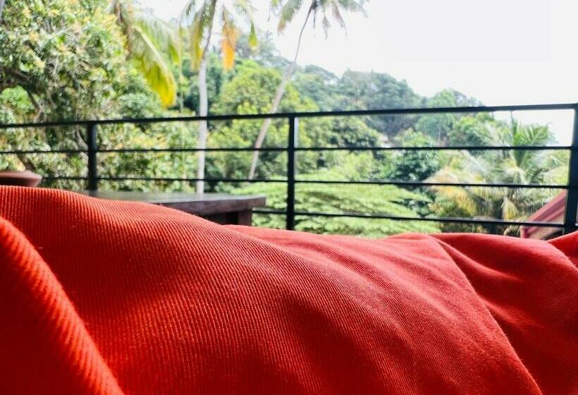 בית מלון כפרי Wood Lodge Mirissa