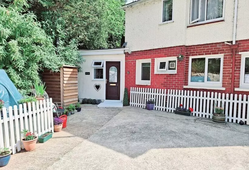 Luxurious Entire Studio In Axminster Suitable For