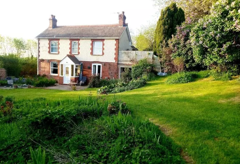 Luxurious Entire Studio In Axminster Suitable For