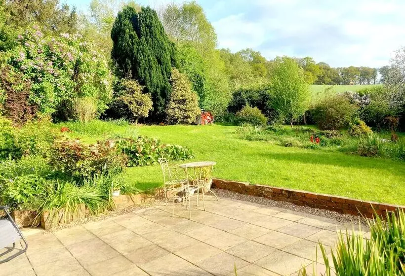 Luxurious Entire Studio In Axminster Suitable For