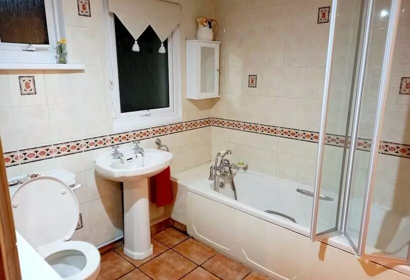 Luxurious Entire Studio In Axminster Suitable For