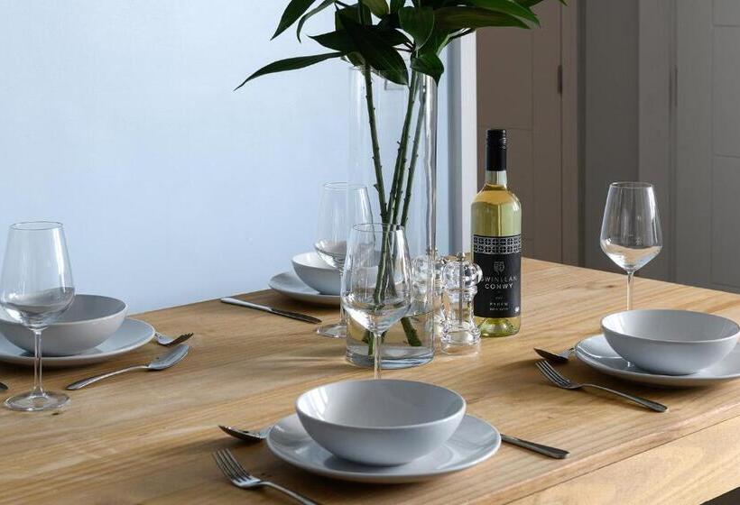 Midshore Boutique Holiday Apartment