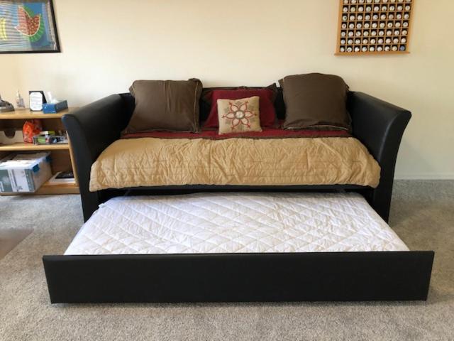 3 En Suite Bedrooms!! Spacious 2 Story Townhome With Pool And Spa + 2 Car Garage