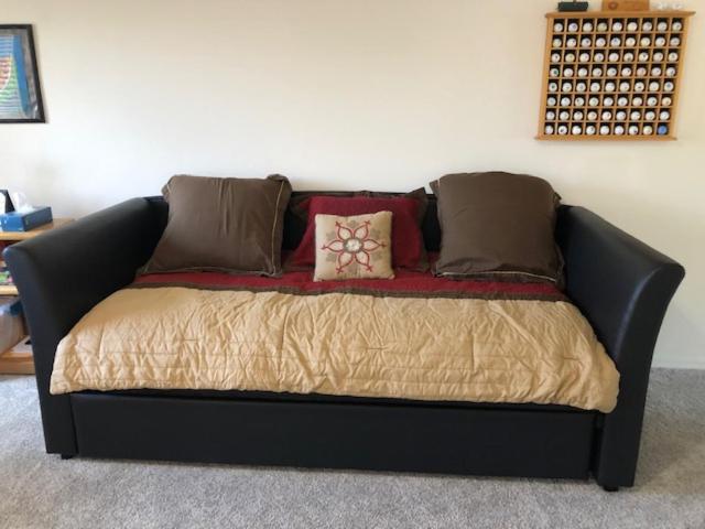 3 En Suite Bedrooms!! Spacious 2 Story Townhome With Pool And Spa + 2 Car Garage