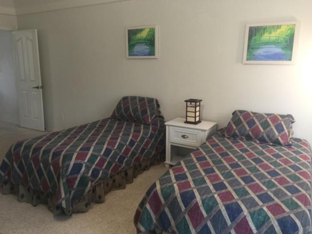 3 En Suite Bedrooms!! Spacious 2 Story Townhome With Pool And Spa + 2 Car Garage