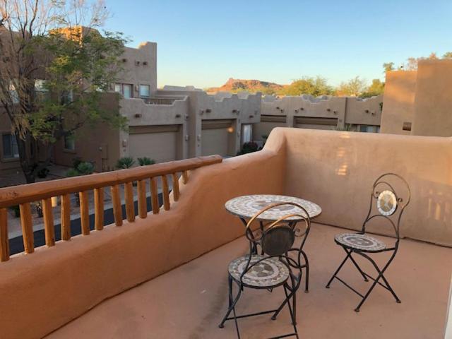 3 En Suite Bedrooms!! Spacious 2 Story Townhome With Pool And Spa + 2 Car Garage