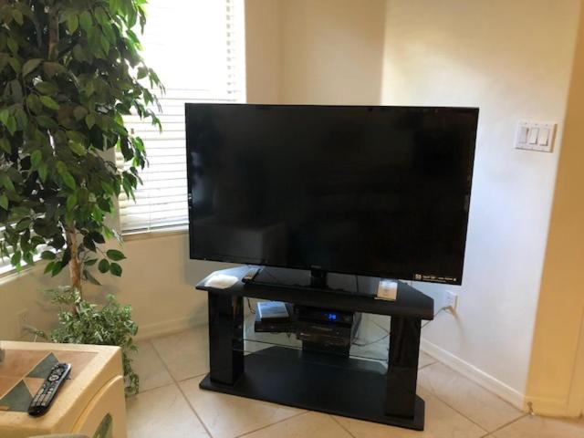 3 En Suite Bedrooms!! Spacious 2 Story Townhome With Pool And Spa + 2 Car Garage