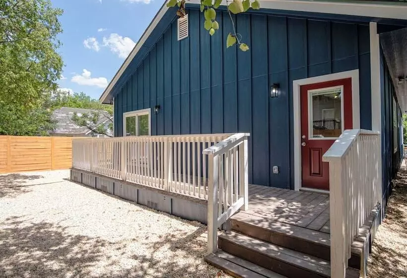 Beautiful Fenced 3br 2ba Near Exciting Downtown