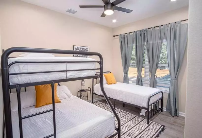 Beautiful Fenced 3br 2ba Near Exciting Downtown