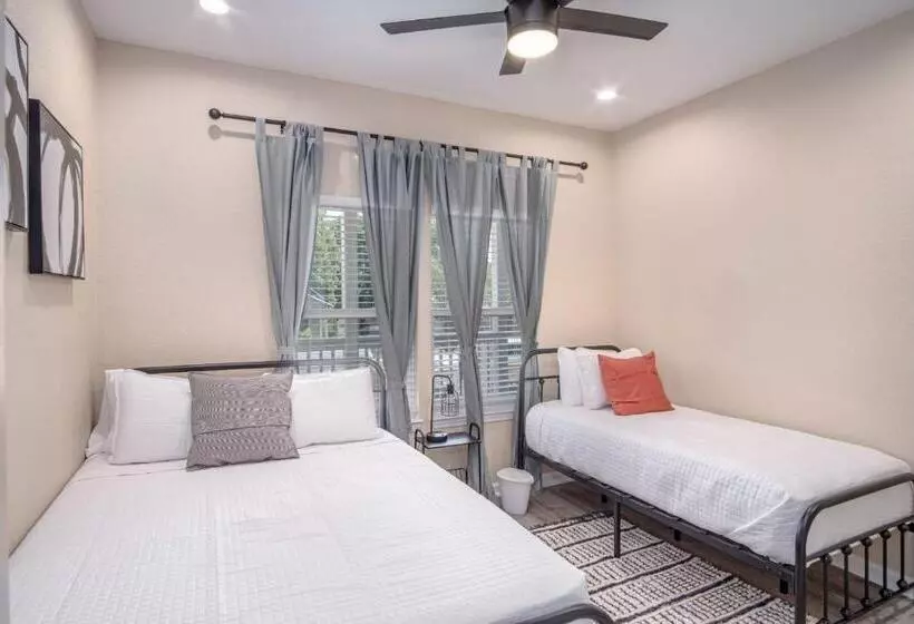 Beautiful Fenced 3br 2ba Near Exciting Downtown