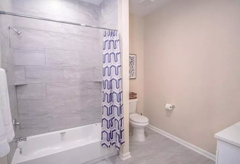 Beautiful Fenced 3br 2ba Near Exciting Downtown