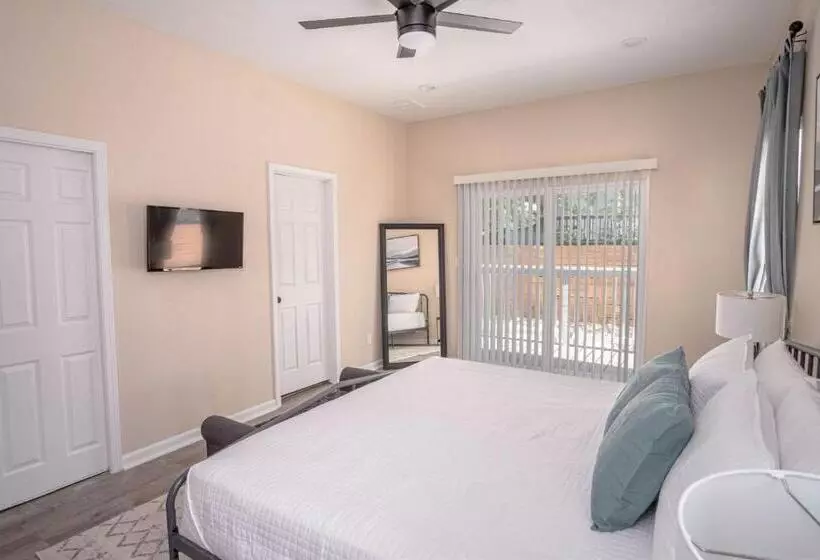 Beautiful Fenced 3br 2ba Near Exciting Downtown