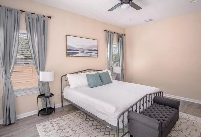 Beautiful Fenced 3br 2ba Near Exciting Downtown