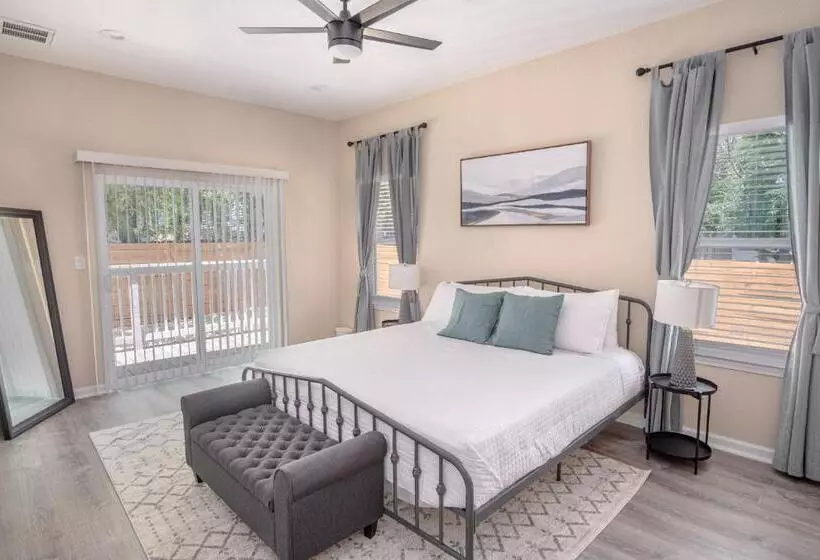 Beautiful Fenced 3br 2ba Near Exciting Downtown