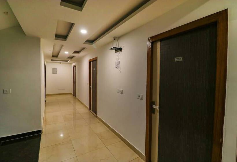 هتل Fabexpress Dolphin International Near Delhi Airport