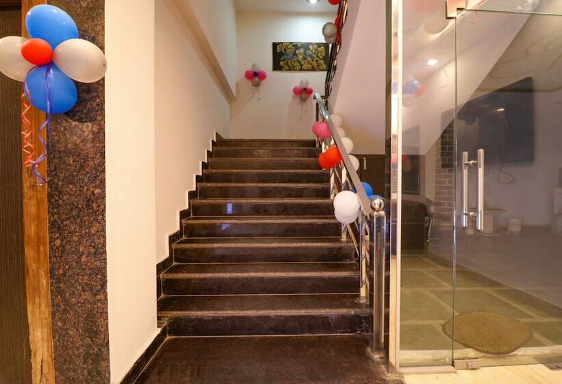 هتل Fabexpress Dolphin International Near Delhi Airport