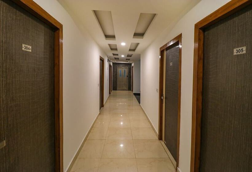 هتل Fabexpress Dolphin International Near Delhi Airport