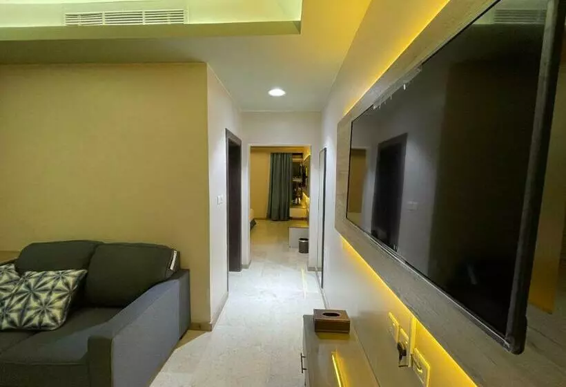 Rovan Hotel