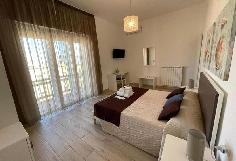 膳宿费 Faro Bianco Gallipoli Suites & Apartments