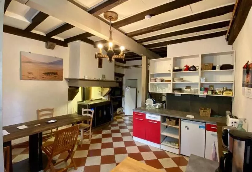 Gite De La Porte Saint Jacques: A Hostel For Pilgrims