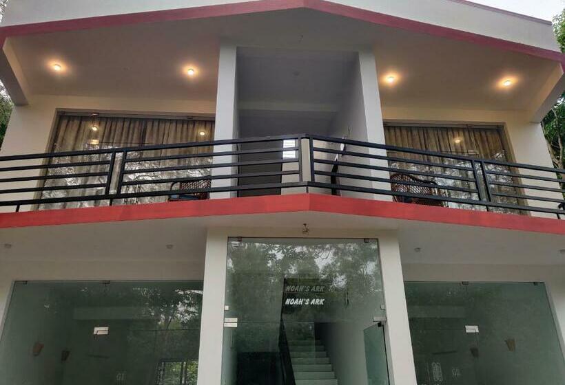 هتل Eden Garden Farm Stay