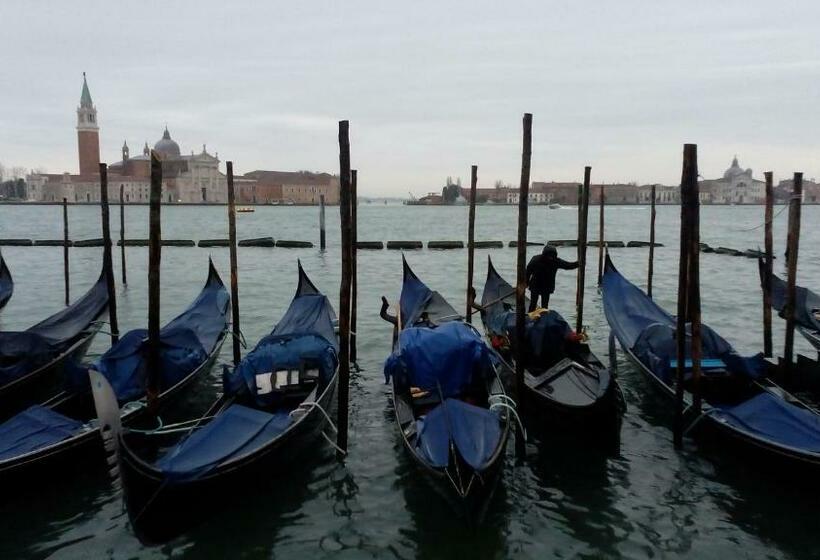 پانسیون Holiday Park   Camping Near Venice