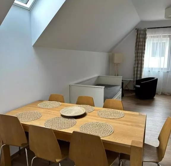 Majatalo Penzion Apidae