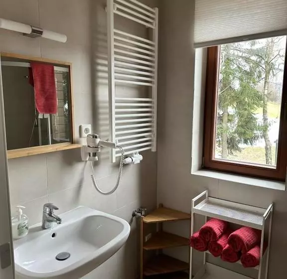 Majatalo Penzion Apidae