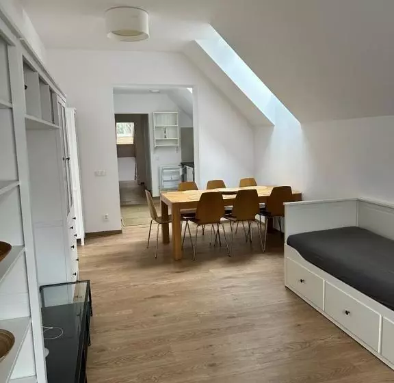 Majatalo Penzion Apidae